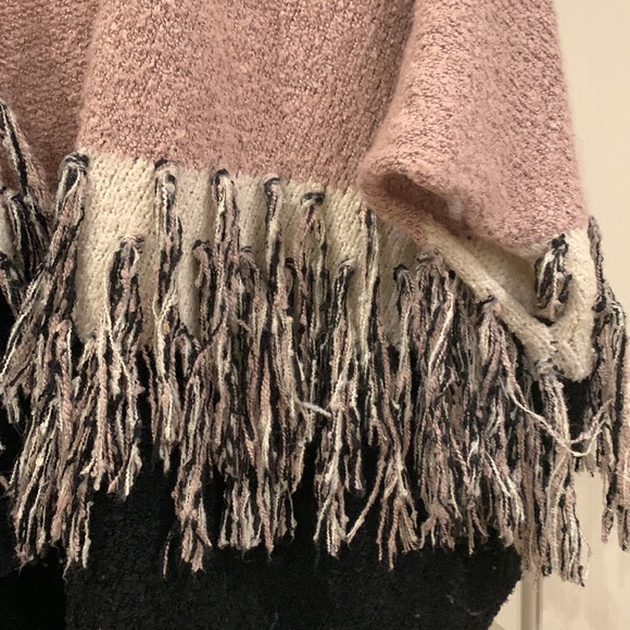 Boho fringed wrap - Picture 2 of 3